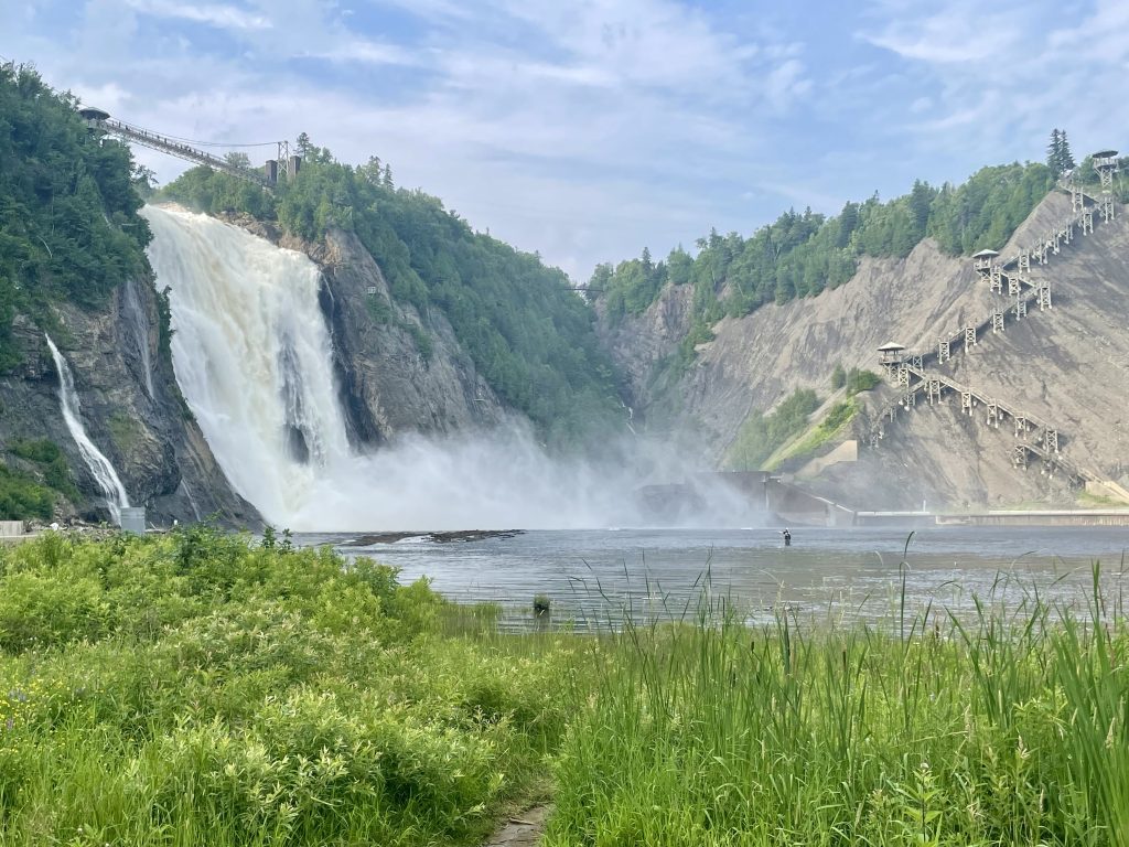 Vue sur les chutes Montmorency en été, Québec, Canada
