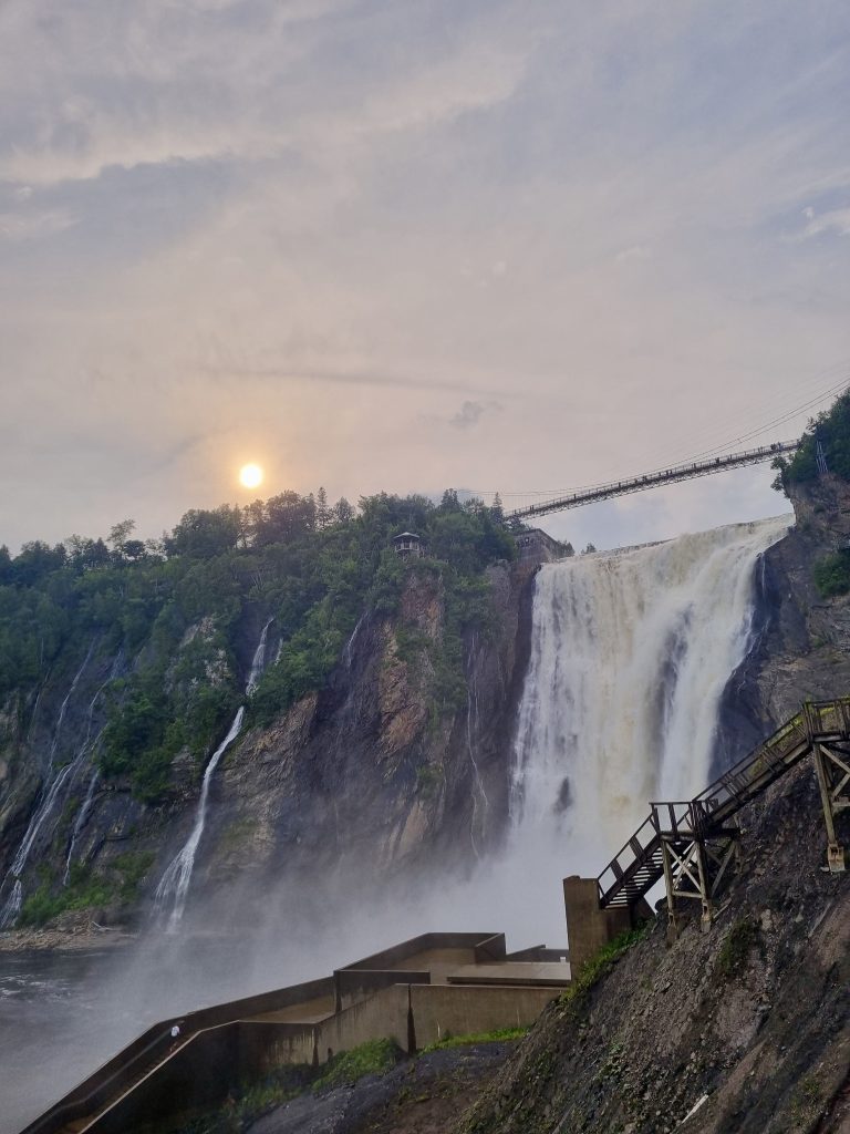 Crépuscule aux Chutes de Montmorency, Québec city, Canada