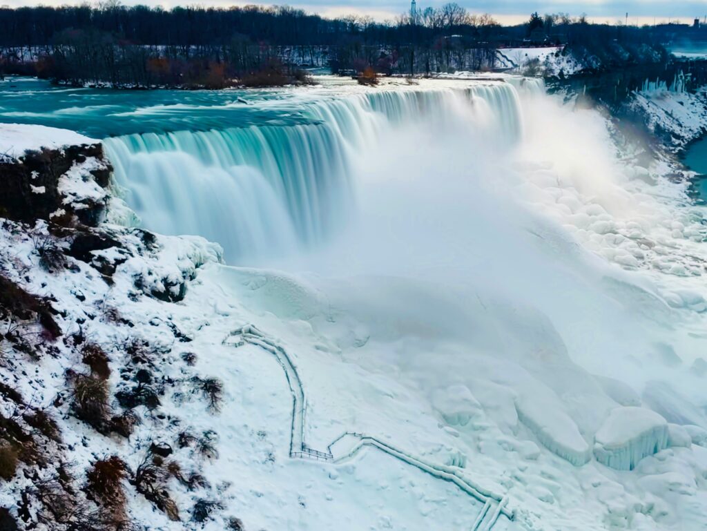 Chutes du Niagara en hiver, Ontario